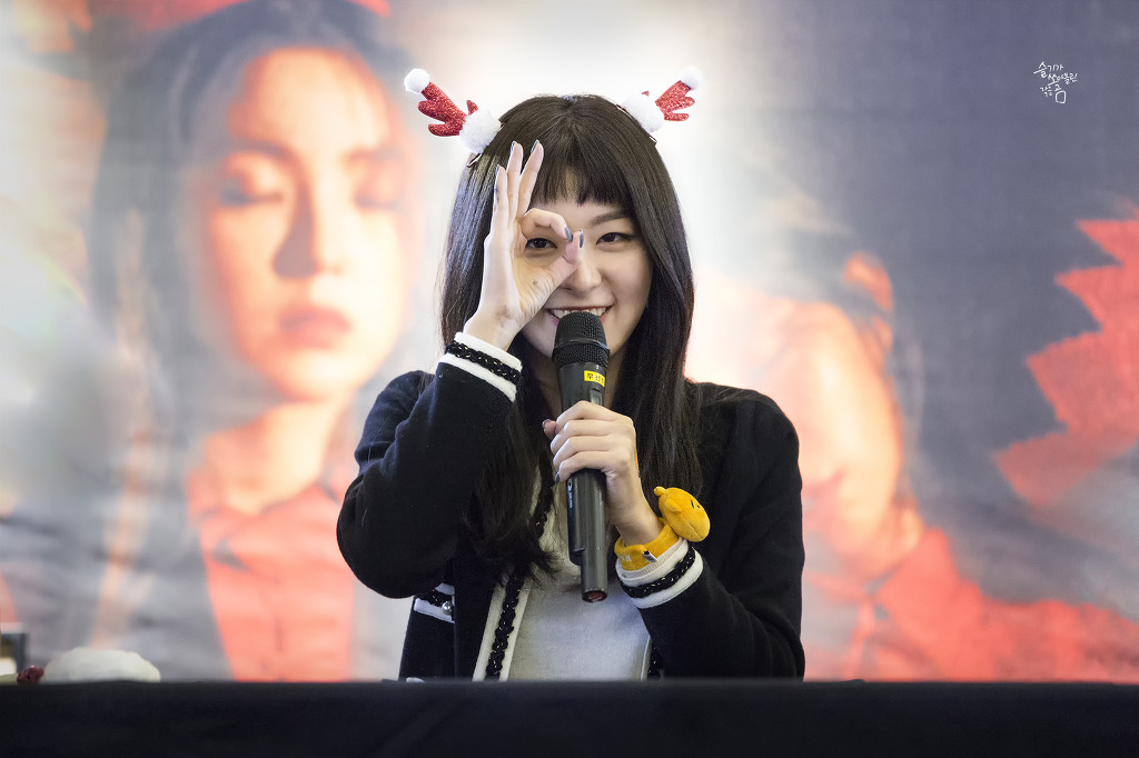 [레드벨벳] 팬 싸인회 머리띠한 곰슬기.jpgif | 인스티즈
