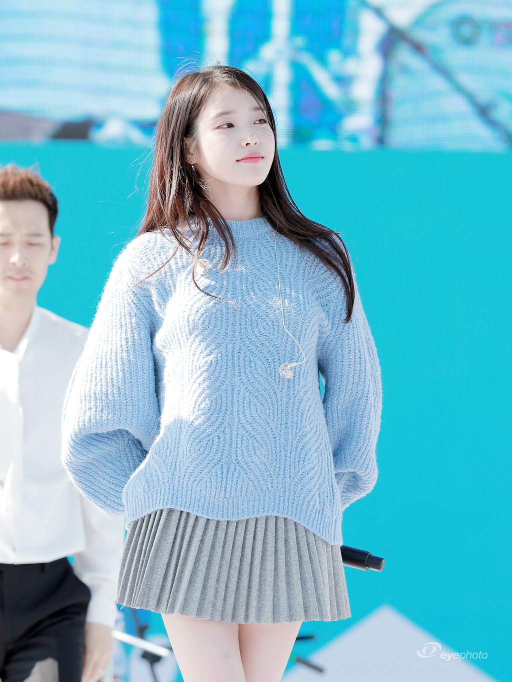 하늘하늘한 하늘색 아이유.jpg | 인스티즈