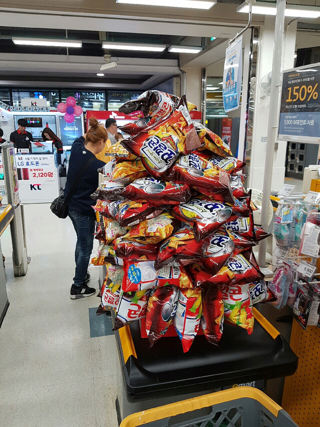 다시 돌아온 2만원에 무제한 과자쌓기 이마트 이벤트.jpg | 인스티즈