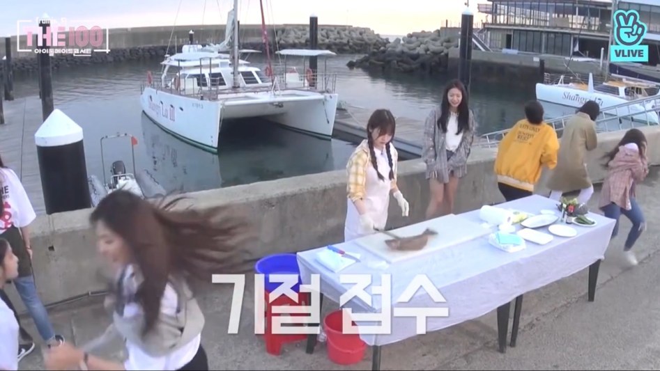 광어회 직접 뜨는 걸그룹 멤버.jpg | 인스티즈