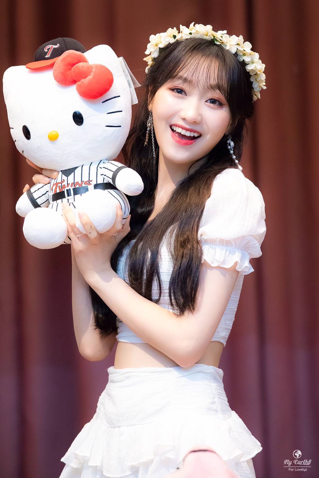LG 트윈스 인형 가지고노는 러블리즈 빵떡이 류수정.gif | 인스티즈