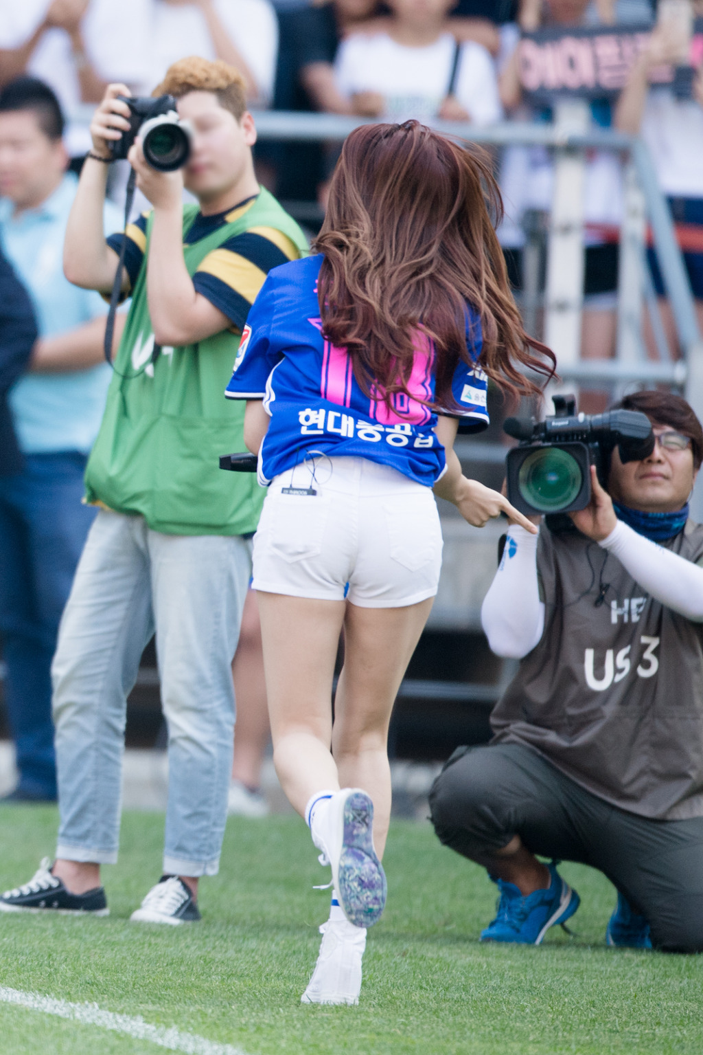 정은지 뒷태 | 인스티즈