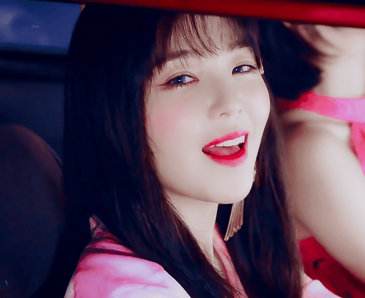 레드벨벳 신곡 뮤비속 아이린.gif | 인스티즈