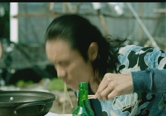 먹방에도 독보적인 연기력이 보이는 이병헌.gif | 인스티즈