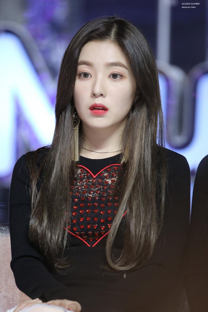 시상식에서 미모 폭격하고 다니는 아이린.jpg | 인스티즈
