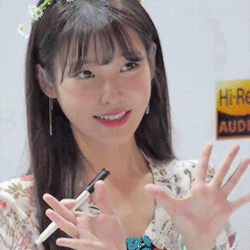 화관쓴 아이유.gif | 인스티즈