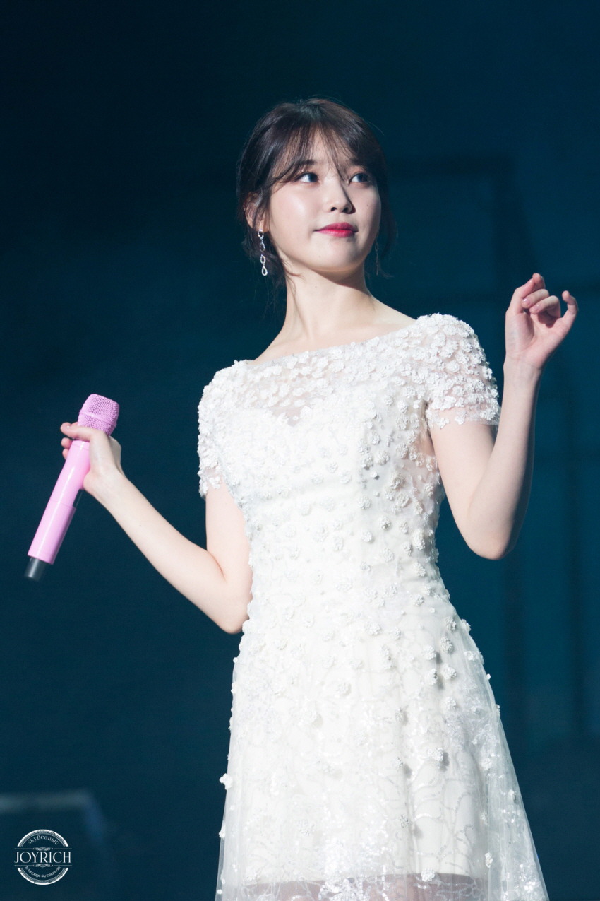 아이유 부산콘 포토타임 직찍.jpg | 인스티즈