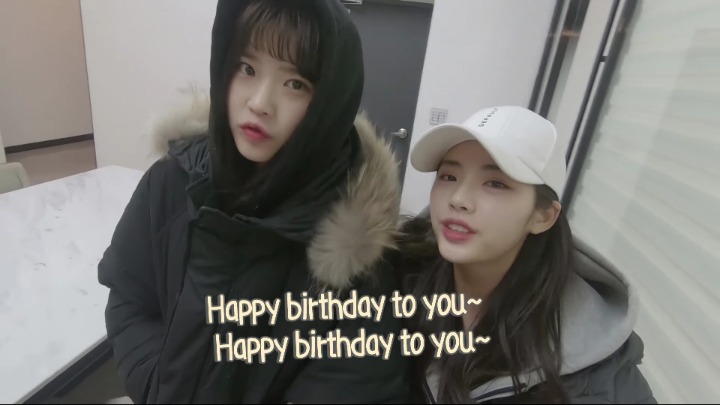 [Fromis_9] 캡틴 이새롬의 생일을 준비하는 귀요미들.jpg | 인스티즈