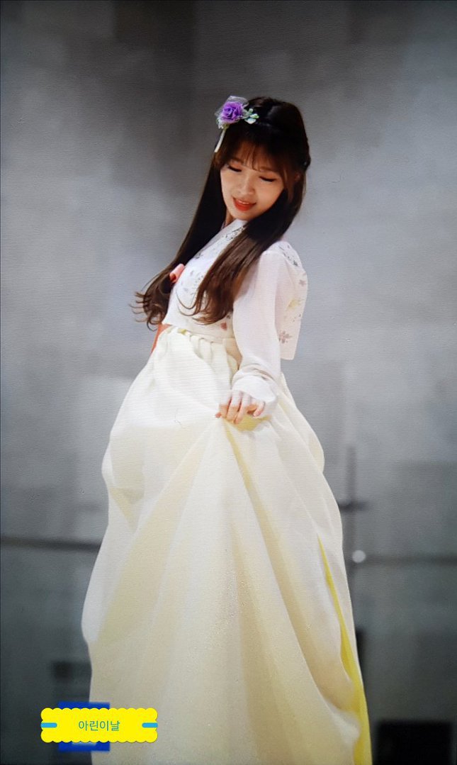 한복입은 자태가 고운 오마이걸 아린이 | 인스티즈