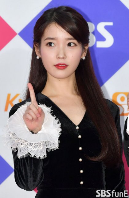스브스가요대전 나온 아이유 | 인스티즈