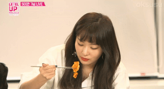 브이앱 방송에서 엄청 잘먹는 슬기.gif | 인스티즈