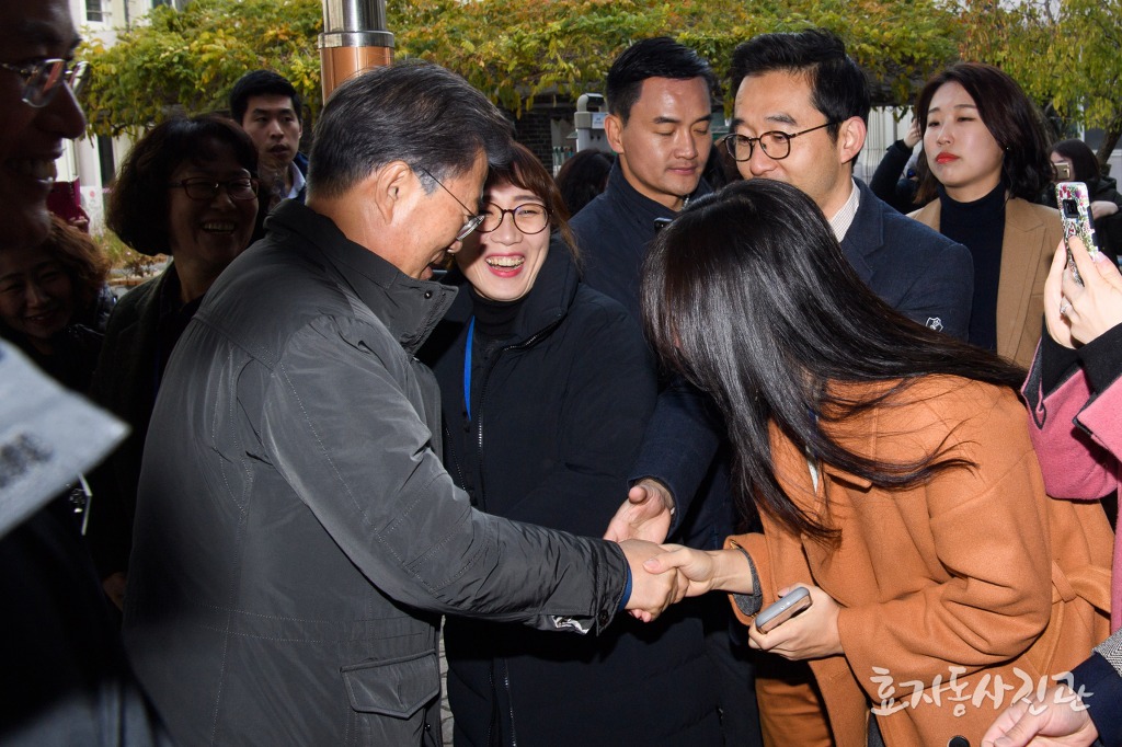 [효자동사진관] 문재인 대통령 포항여고 방문 사진(엄청 시끄럽긔) | 인스티즈