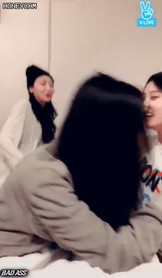 언니한테 뜻밖의 디스 시전하는 러블리즈 막내.gif | 인스티즈