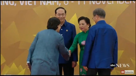 11/10 APEC 갈라 만찬에 참석한 문재인 대통령 | 인스티즈